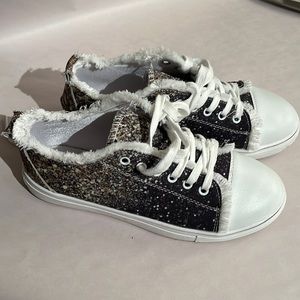 Sneakers - black and gold. Glitter effect, printed fabric.